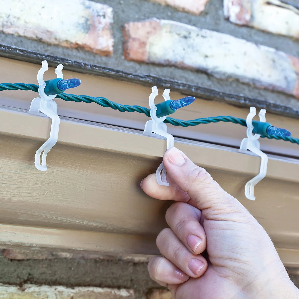 Christmas Light Clips - 300-Pack Gutter and Shingle Clips – image 3