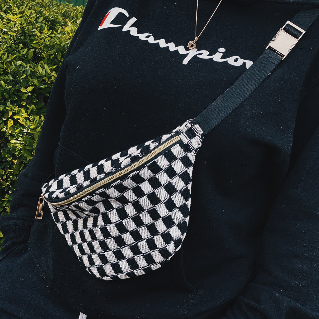 Checkered Knit Belt Sling Bag – Crossbody with Gold Hardware – image 5