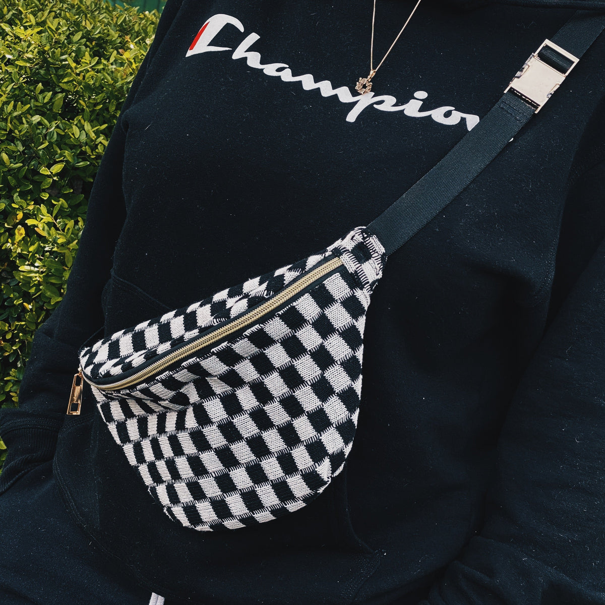 Checkered Knit Belt Sling Bag – Crossbody with Gold Hardware – image 5