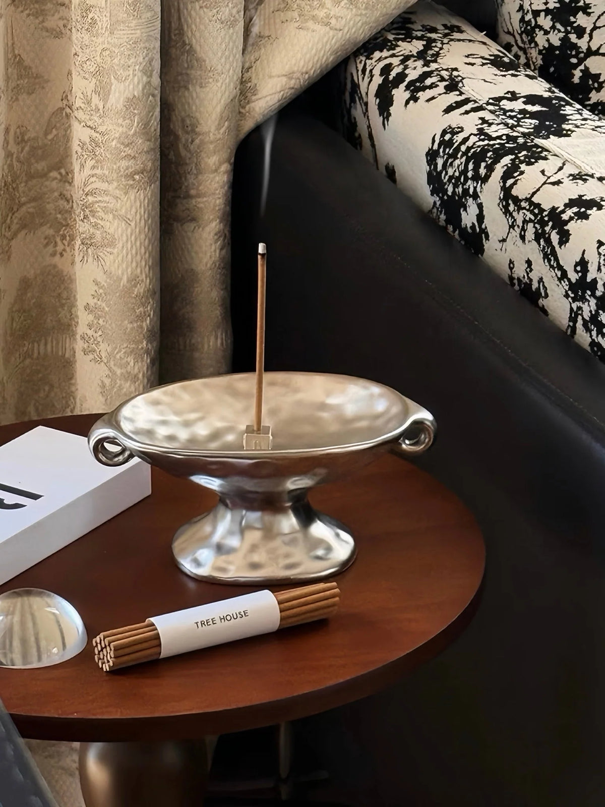 Silver Footed Ceramic Decorative Tray with Curled Handles – image 4