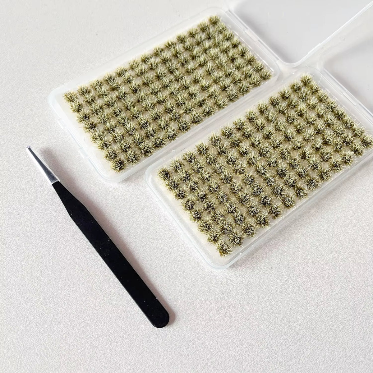 Static Grass Tufts for Model Scenery, 208 Pieces with Tweezers