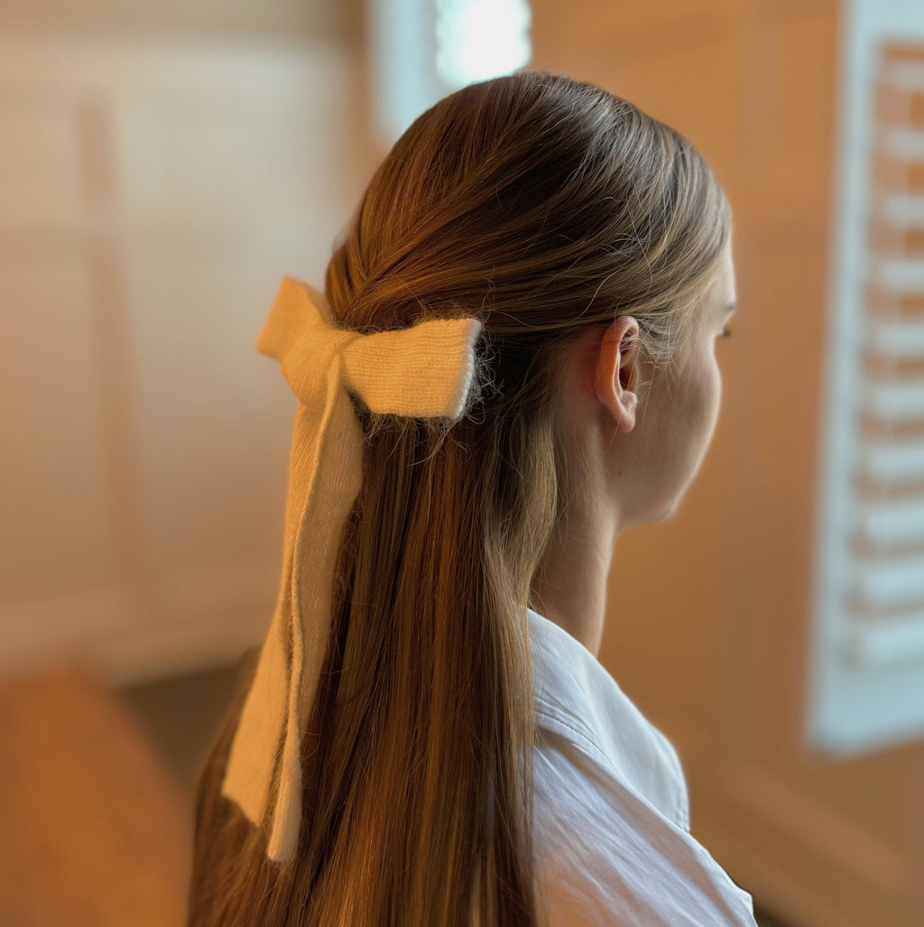 Hair Clip, Yarn Bow Preppy Style – image 2