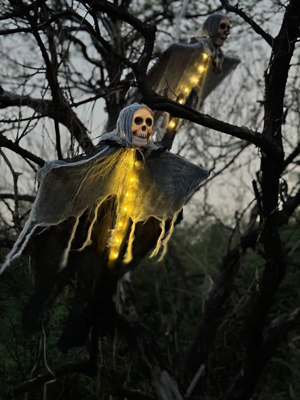 32 in Hanging Skeleton Ghost Halloween Decoration with LED Lights – image 4
